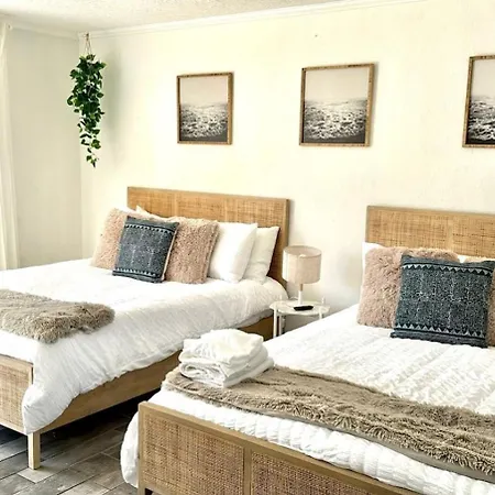 2Q Beds Studio Apt With Shared Pool 03